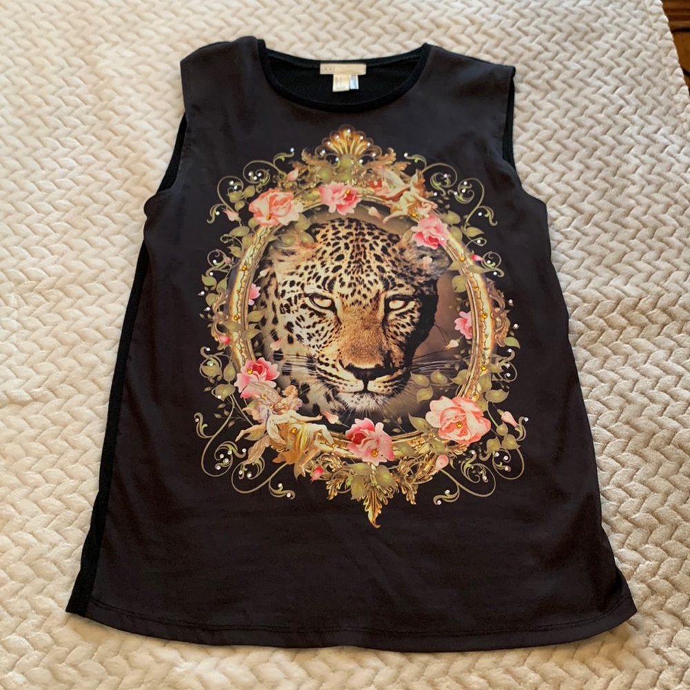 Black lion top